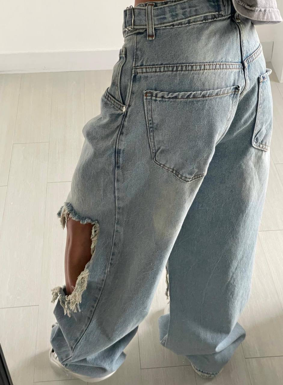 The “baggiest” Ripped Denim