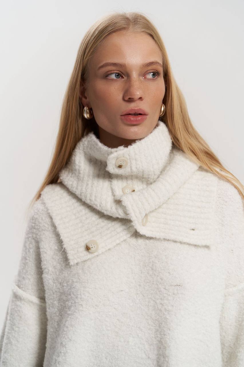 Prague knitted Sweater with neck accessory